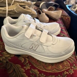 New Balance 577 Walking Shoes Sneakers Womens Size 8.5 White 2 Straps WW577VW
